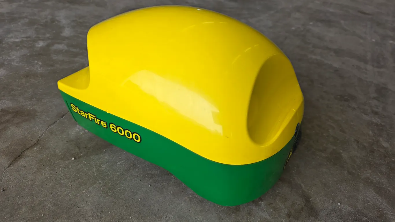 John Deere Starfire 6000 Receiver Globe, SF1, SF3 Ready, SN: PCS161B293164 (Activations in Photos)
