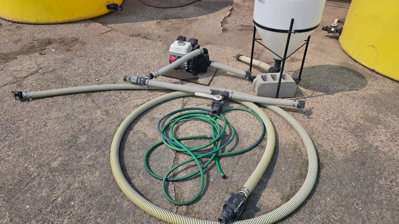 30 Gallon Poly Cone Inductor with a Honda GX160 Motor and Banjo Centrifugal Pump, Misc Hose and Fitt