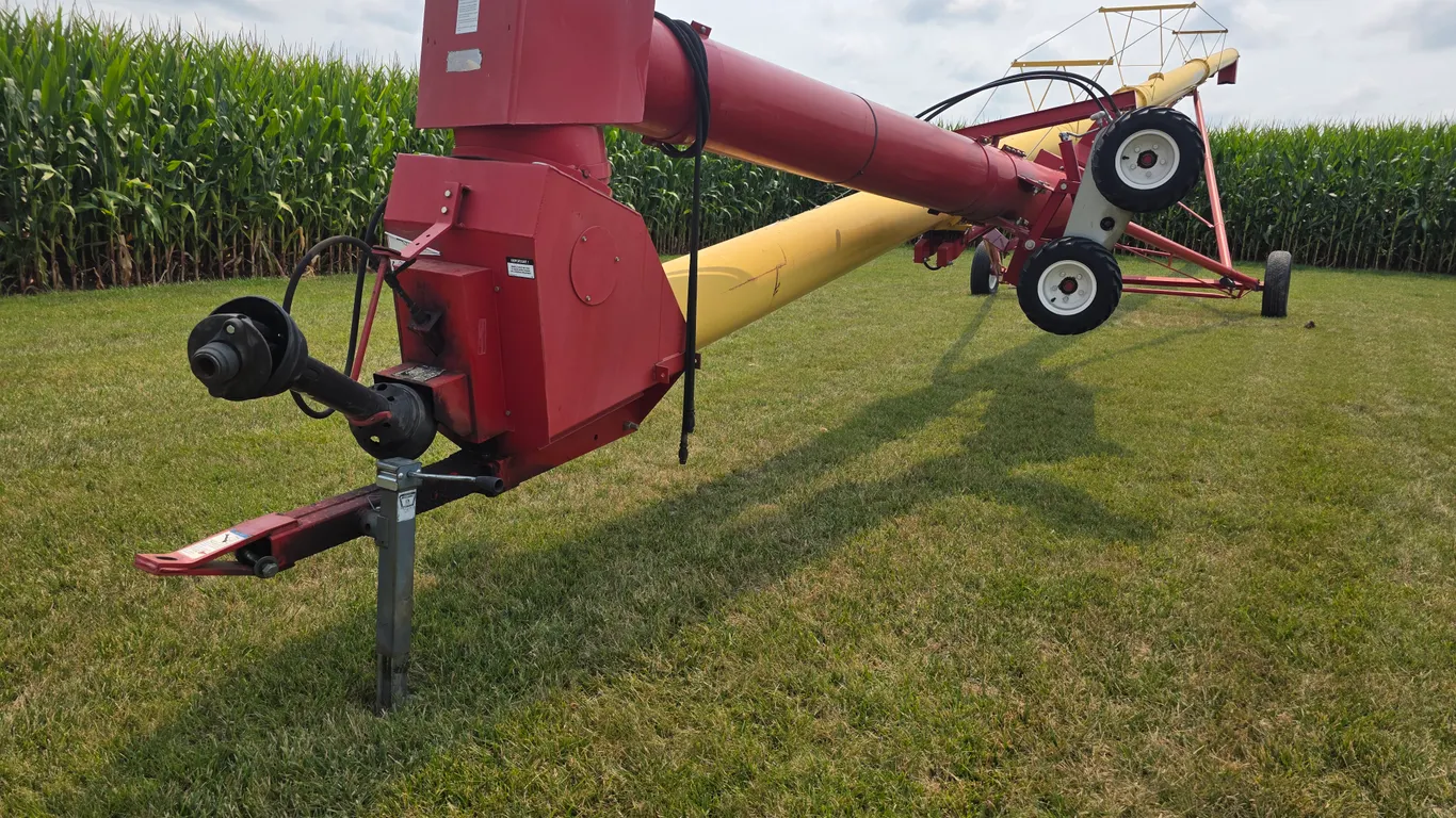 Westfield MK 130-71 Plus Auger, 13” x 71’, Hydraulic Lift, 540 PTO, Dual Auger Hopper with Hydraulic