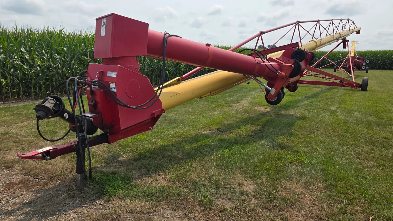 Westfield MK 130-91 Plus Auger, 13” x 91’, Hydraulic Lift, 540 PTO, Dual Auger Hopper with Hydraulic