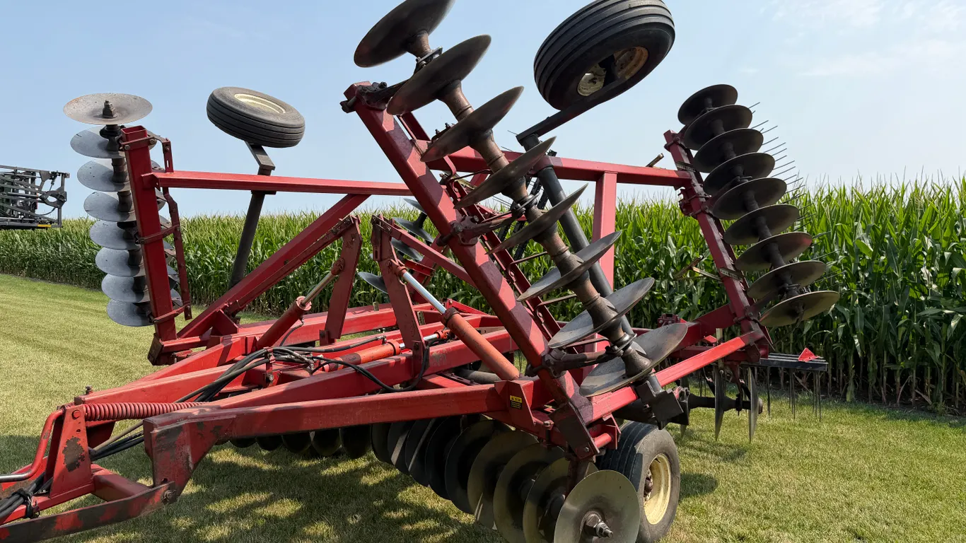 IH 490 Tandem Disk with 3 Bar Coil Tine Harrow, 25’ Working Width, True Tandems, 9.5L-14 Tires on 6