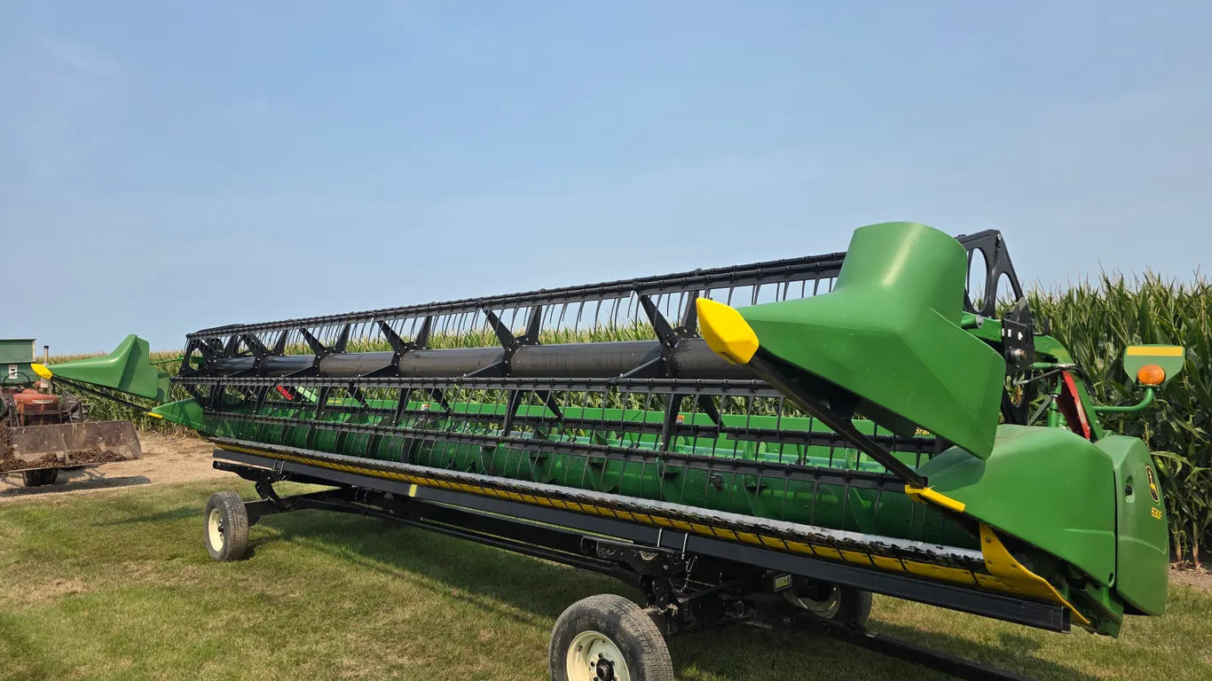 2017 John Deere 630F – 30’ Flex Head, Single Point Hookup, Full Fingered Reel, SN: 1H00630FPH0795272