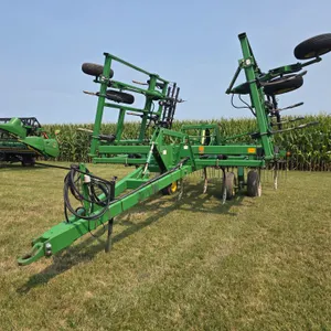 1995 John Deere 680 Chisel Plow, 25’, Summers 3 Bar Harrow, Walking Tandems, Most Points Can be Flip