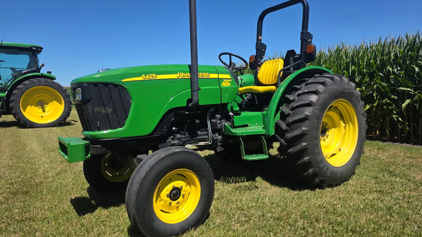 2008 John Deere 5425 – 2 Wheel Drive Tractor, 1,231 Hours, 9 Speed SyncShuttle Transmission, 81hp, 3