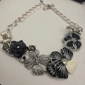 Vintage Joan Rivers, black and white blooms. Enamel, bib, necklace.