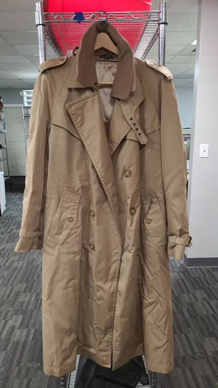 Kuppenheimer Men’s Clothiers Trench Coat with Removable Wool Liner, Size 42R, Made in Poland, Hangin