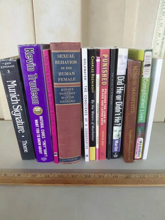 Assorted Books/Novels, See Photos