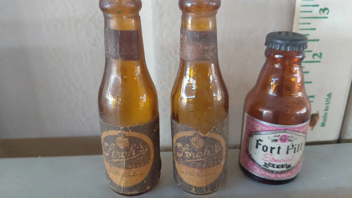 Vintage Set Strohs Beer Glass Salt/Pepper Shakers & 1 Single Fort Pitt Beer Glass Shaker