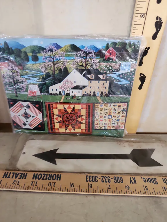 Metal Arrow & Homemade Quilts Signs