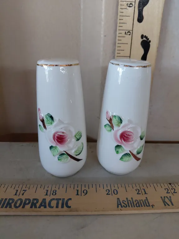 Vintage Japan Ceramic Floral Salt/Pepper Shakers
