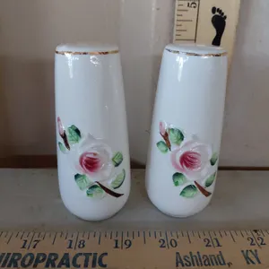 Vintage Japan Ceramic Floral Salt/Pepper Shakers