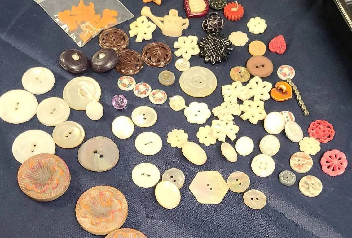 Decorative and Novelty Buttons Including Themed Shapes, Mother-of-Pearl, and Bow Designs