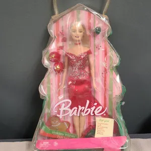 2006 Mattel Barbie Holiday Wishes Gift Set in Christmas Tree-Shaped Case, Accessories Included, Seal
