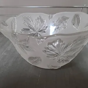 Clear Frosted Glass Bowl with Embossed Leaf Pattern and Scalloped Rim, Decorative Tableware Piece, N