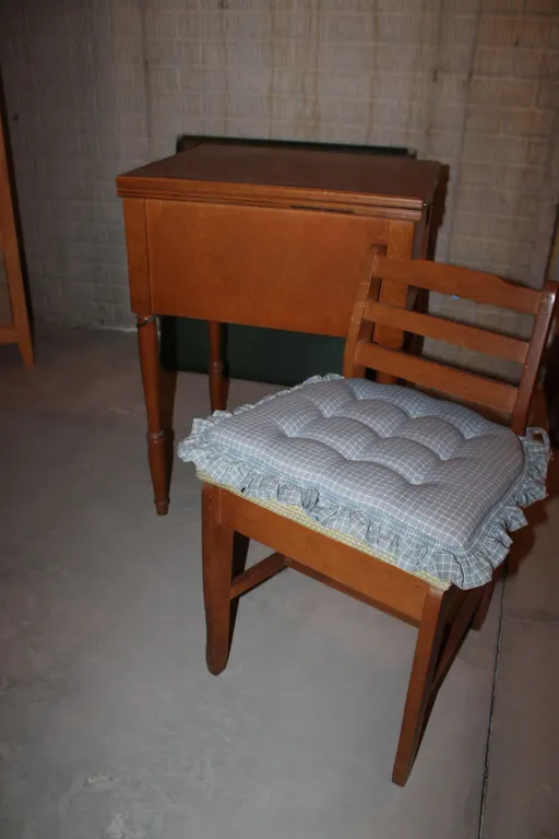 Hilton Sewing Machine, Table & Chair