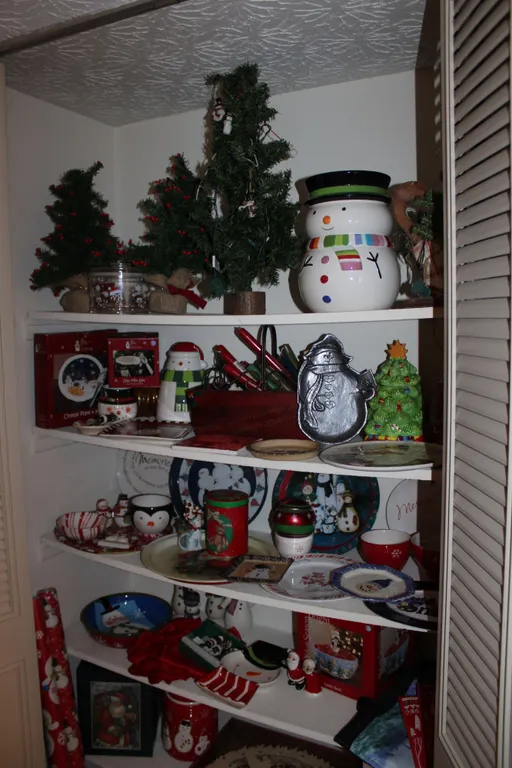 Christmas Décor & Serveware