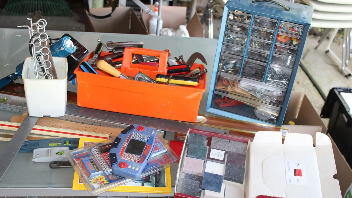 Tools & Hardware