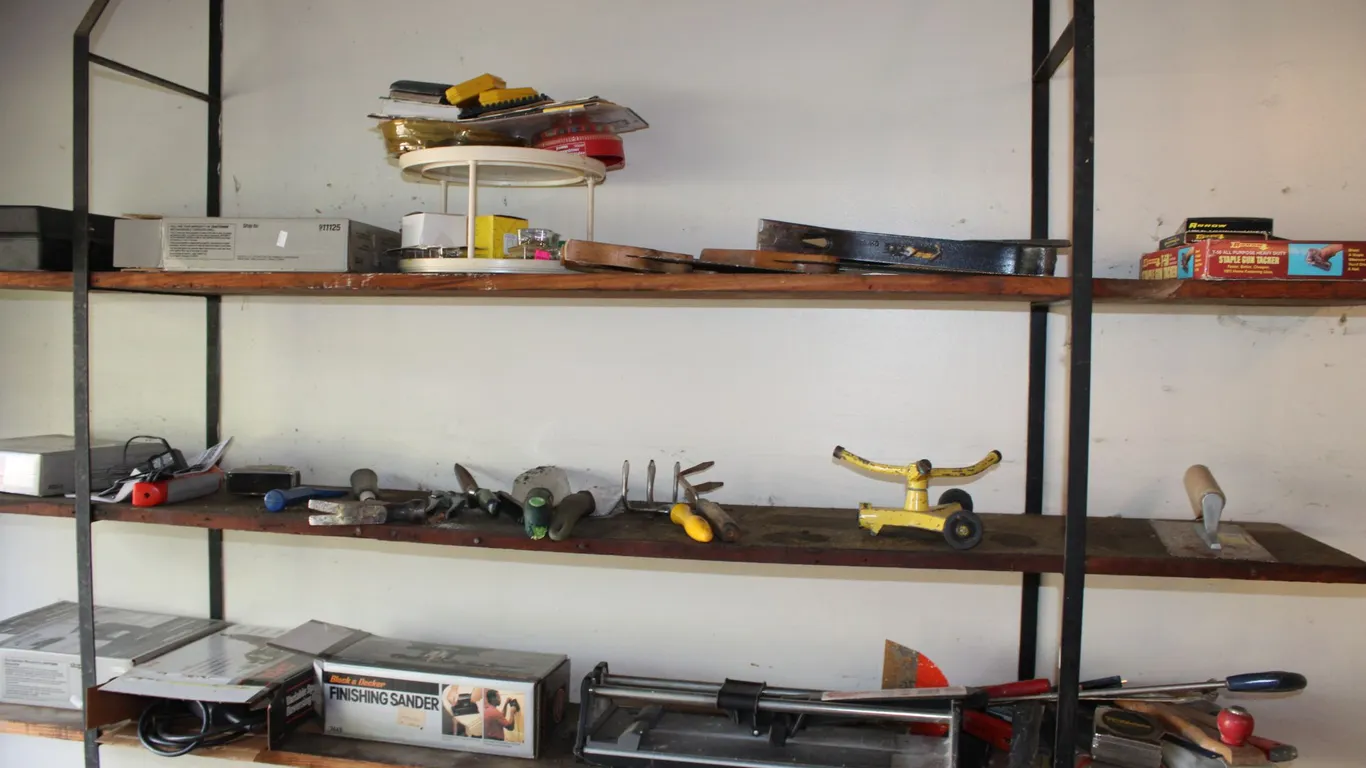 Tools & Hardware