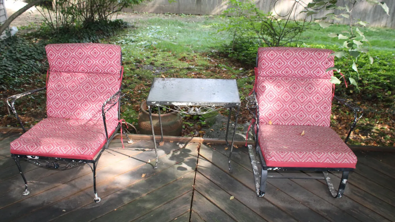 Patio Chairs & Side Table