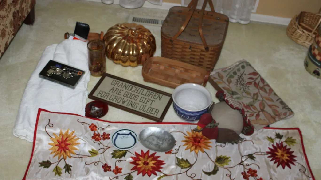 Baskets, Textiles & Décor