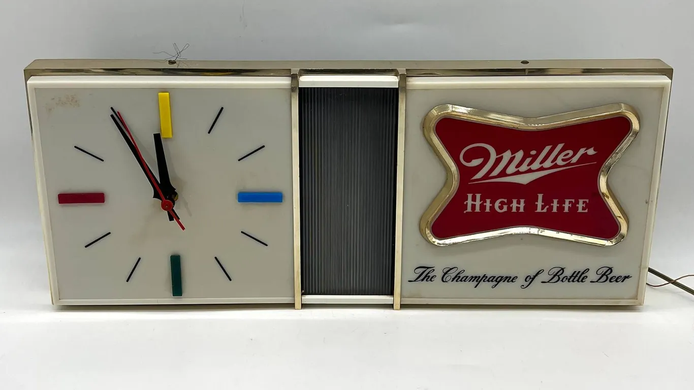Miller High Life Advertising Wall Clock Beer Light