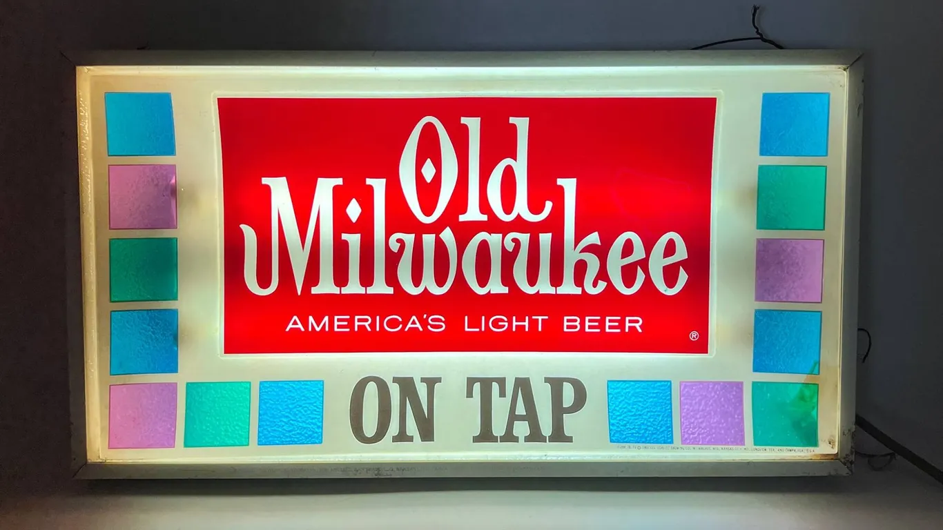 Old Milwaukee On Tap Beer Light Sign