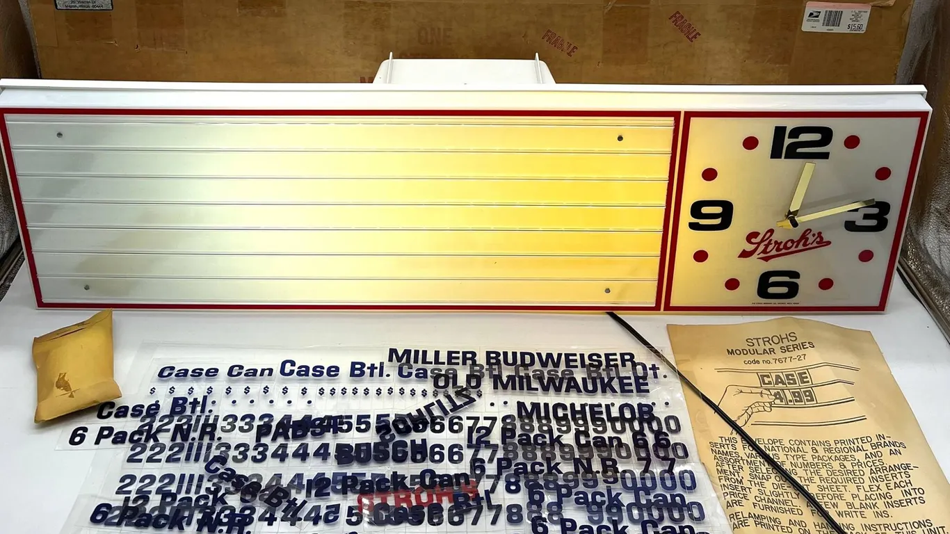 NOS Stroh's Modular Series Beer Lighted Clock Sign