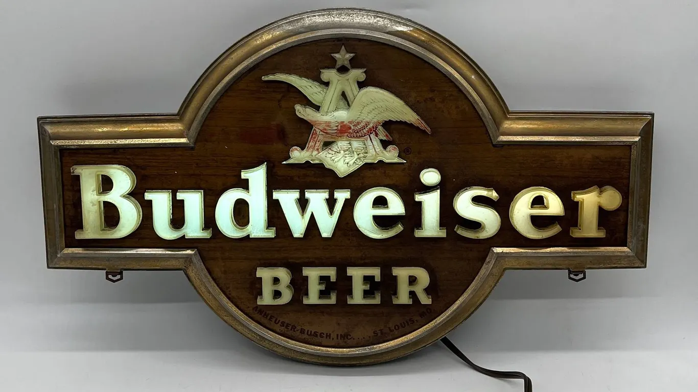 Budweiser Beer Lighted Bar Sign