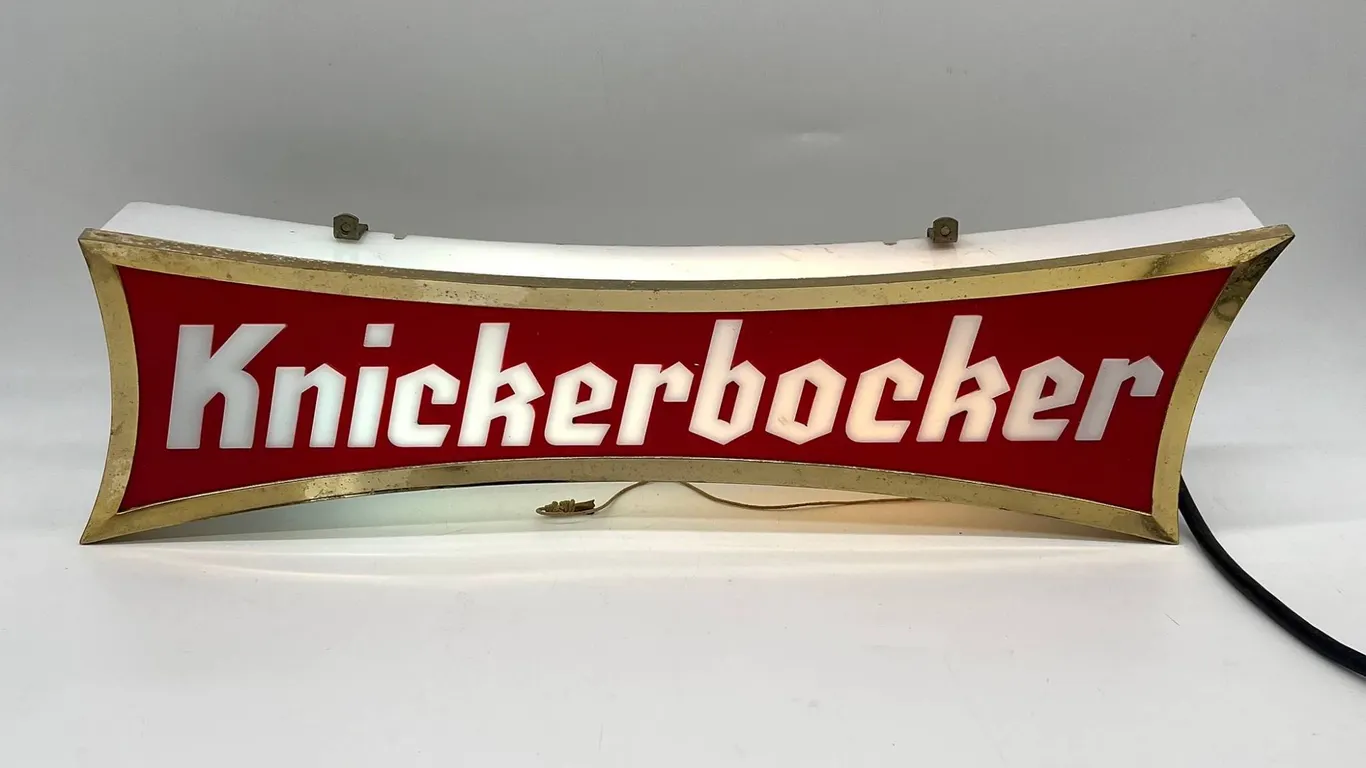 Illuminated Knickerbocker Beer Light Sign