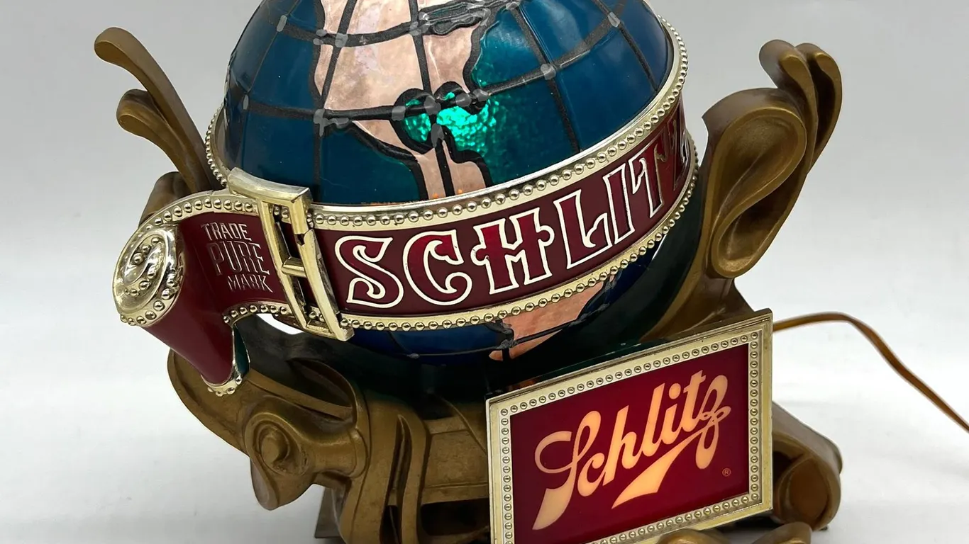 Schlitz Globe Beer Light Sign