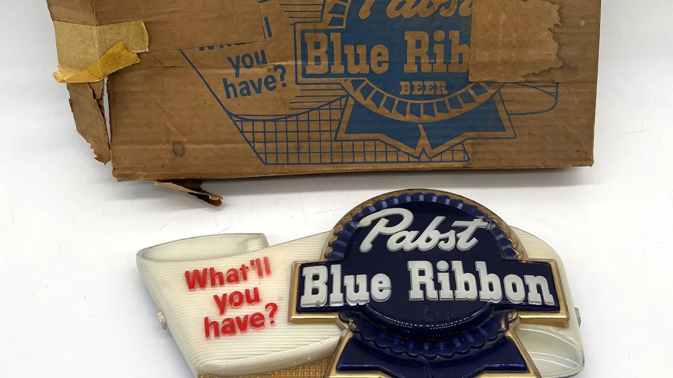 Pabst Blue Ribbon Beer Light with OriginalBox