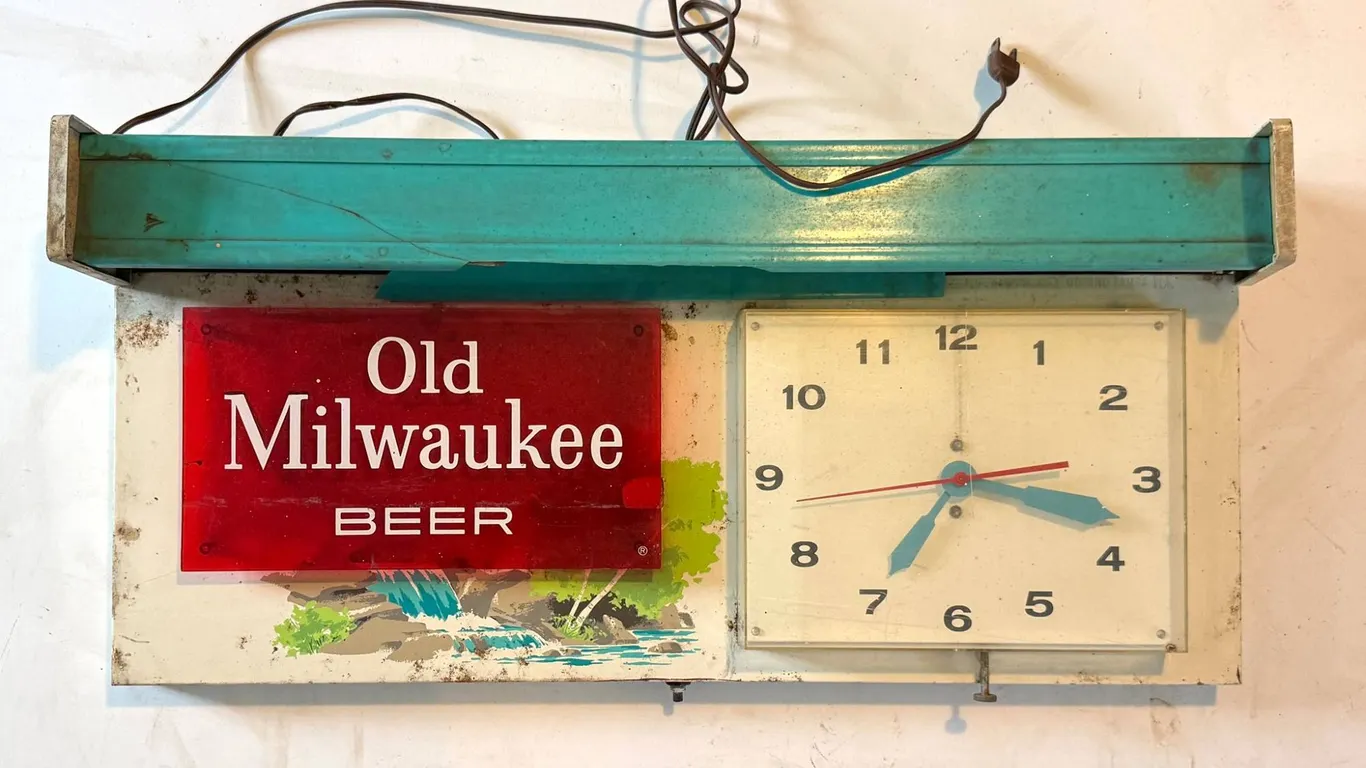 Old Milwaukee Beer Light-Up Wall Clock