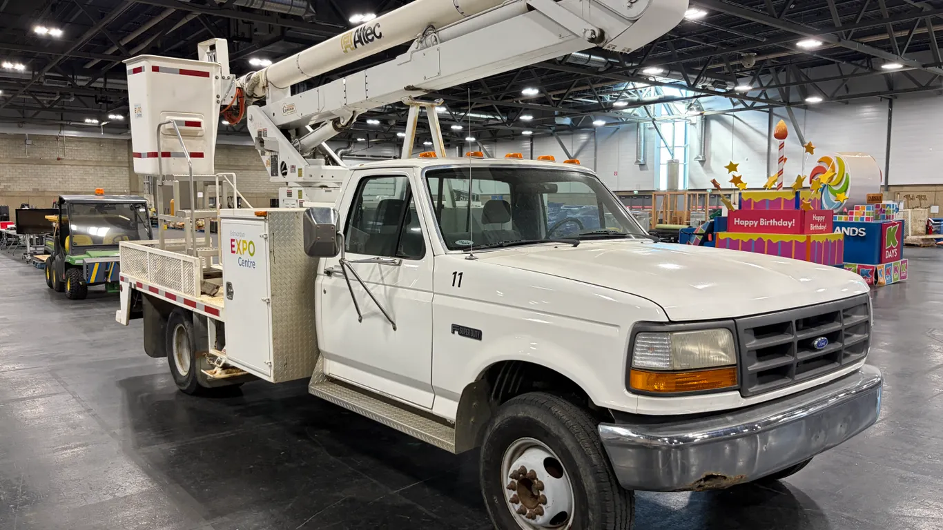 1992 FORD F-SUPER DUTY ALTEC BUCKET TRUCK, VIN#: 2FDLF47G6NCA64528