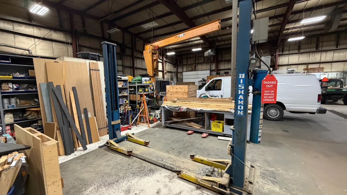 BISHAMON GP-9 9,000 LB TWO-POST AUTOMOTIVE LIFT