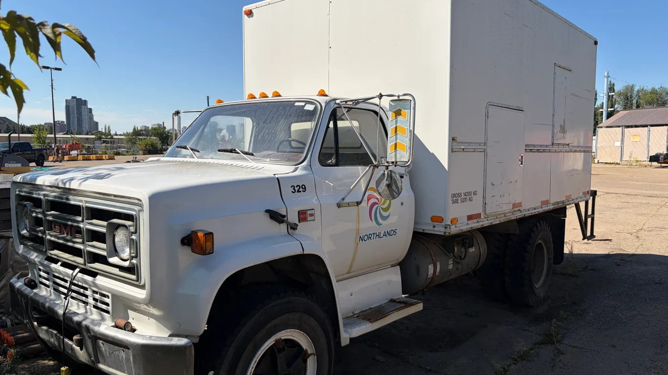 1988 GMC C7 PROPANE BOX TRUCK/CUBE VAN, VIN#: 1GDL7D1E9JV522006