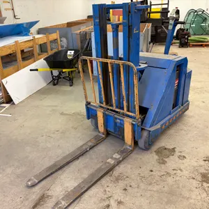 BLUE GIANT LT90W20 2,000 LB ELECTRIC WALKIE STACKER WITH BATTERY CHARGER, 632 HOURS SHOWING