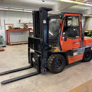 TOYOTA 02-5FG35 8,000 LB LPG FORKLIFT. 7,428 HOURS SHOWING