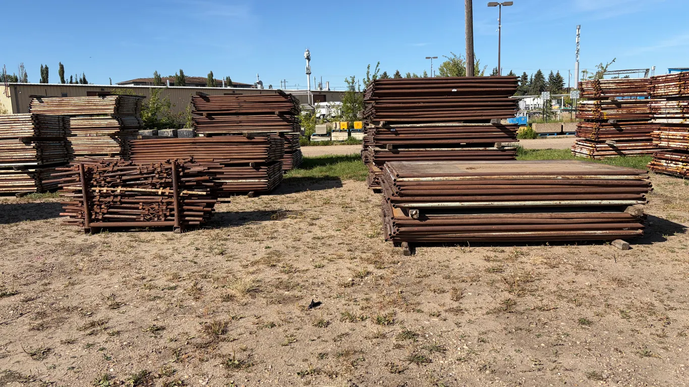 LOT OF APPROX. (120) 9.5' X 7' HORSE BOX STALL PANELS, (60) GATES & CRATE OF POLES