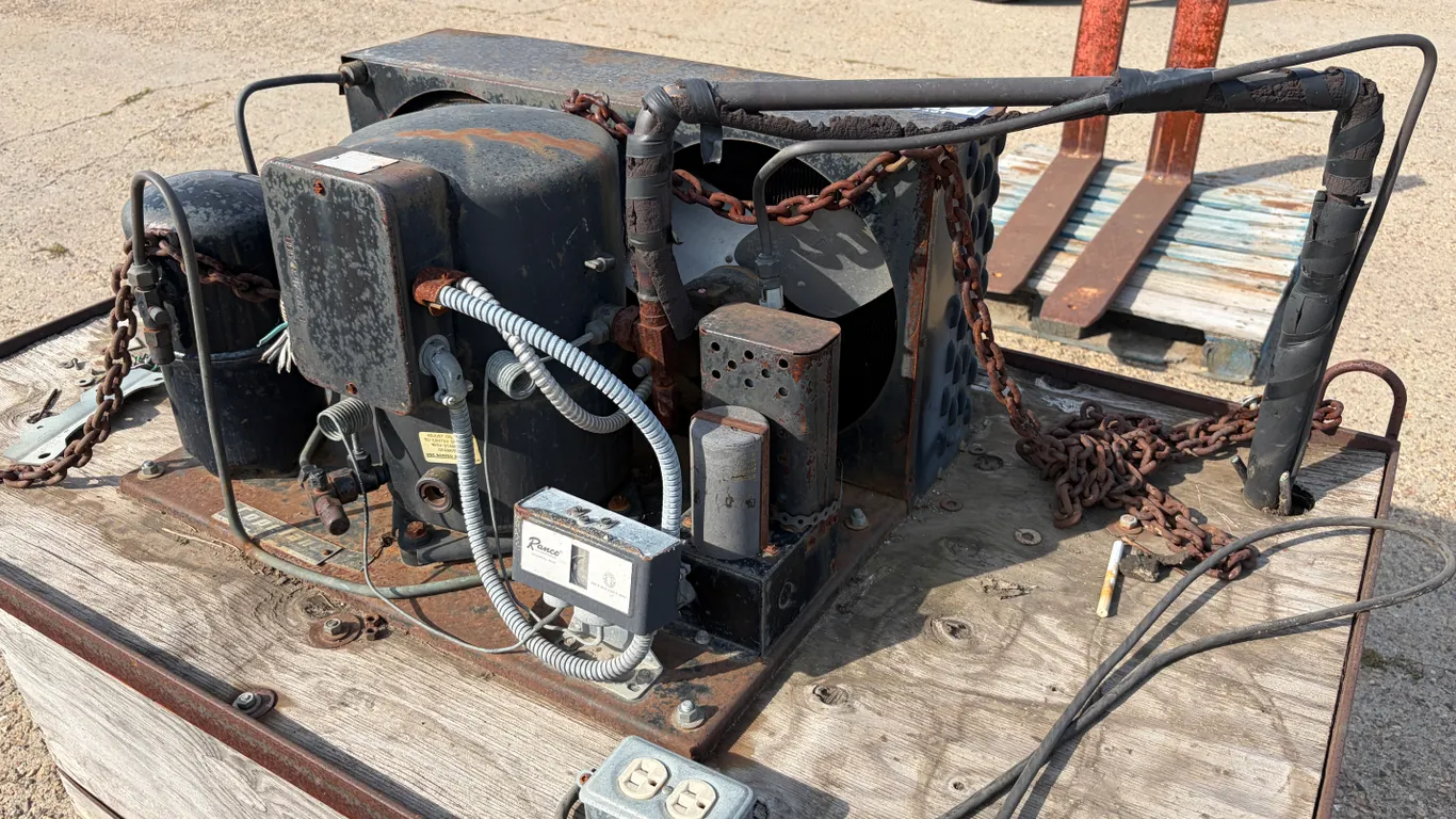 COMMERCIAL REFRIGERATION CONDENSING UNIT WITH RANCO CONTROLS