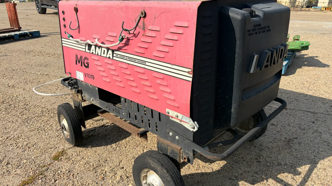 LANDA MG SERIES MOBILE HOT WATER PRESSURE WASHER, 1,035 HOURS SHOWING