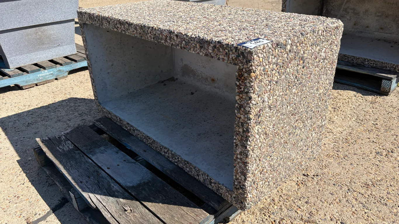 4' X 2' RECTANGULAR EXPOSED AGGREGATE CONCRETE PLANTER