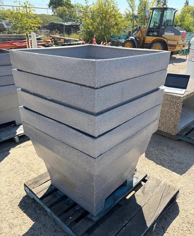 (5) SQUARE PLASTIC OUTDOOR PLANTERS
