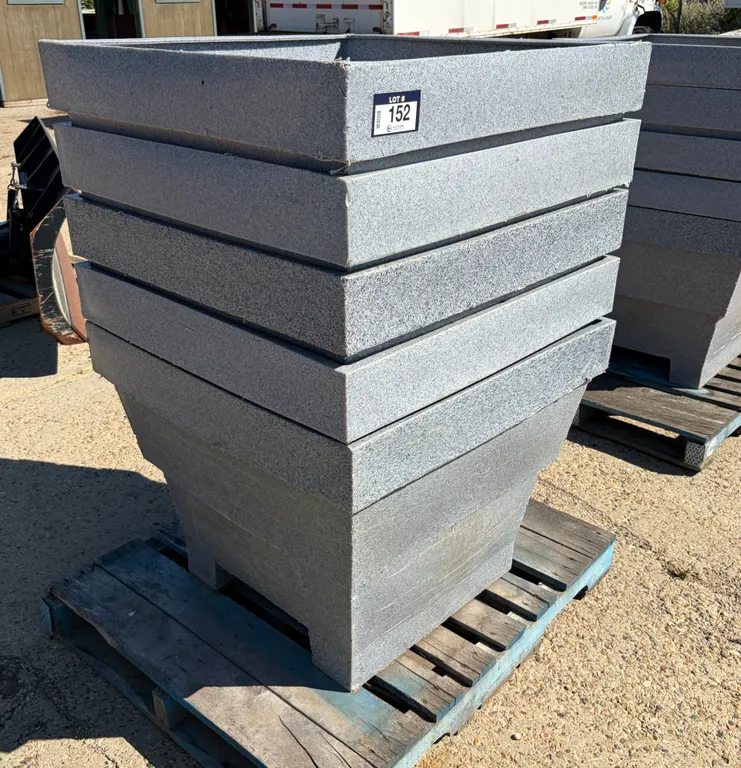 (5) SQUARE PLASTIC OUTDOOR PLANTERS