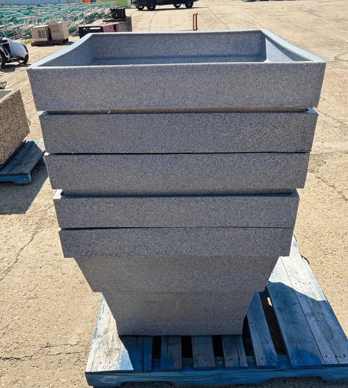 (5) SQUARE PLASTIC OUTDOOR PLANTERS