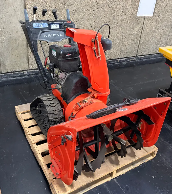 ARIENS PROFESSIONAL 32 HYDRO 32" TRACK DRIVE TWO-STAGE SNOWBLOWER
