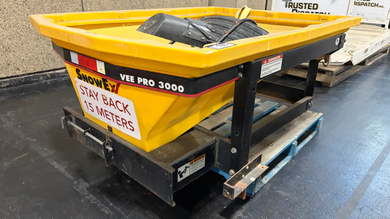SNOWEX VEE PRO 3000 V-BOX SALT & SAND SPREADER *NO CONTROLLER*