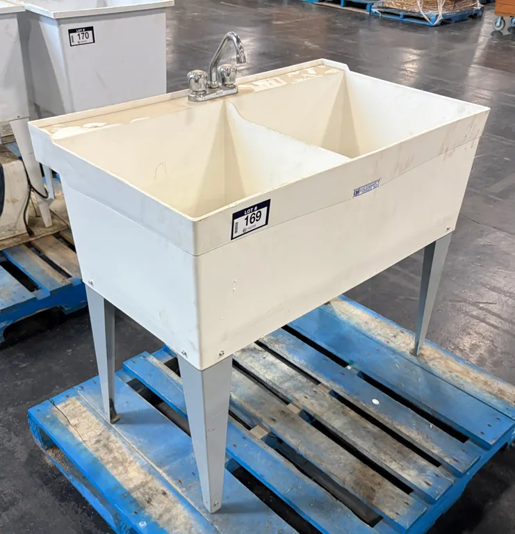 2-WELL PLASTIC UTILITY SINKS WITH FAUCET