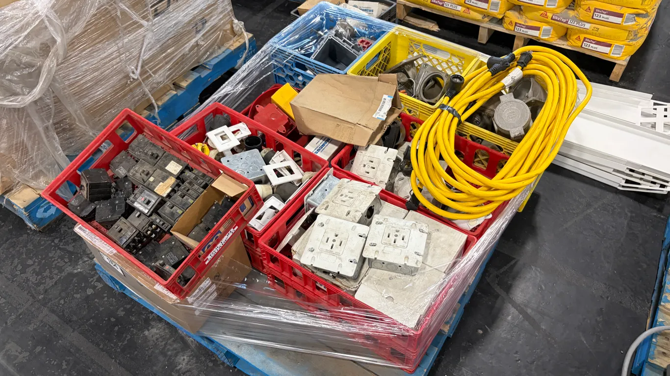 PALLET OF ASSORTED COMMERCIAL ELECTRICAL COMPONENTS & SUPPLIES