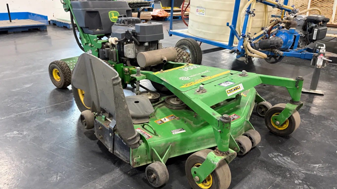 JOHN DEERE 48" COMMERCIAL WALK-BEHIND MOWER