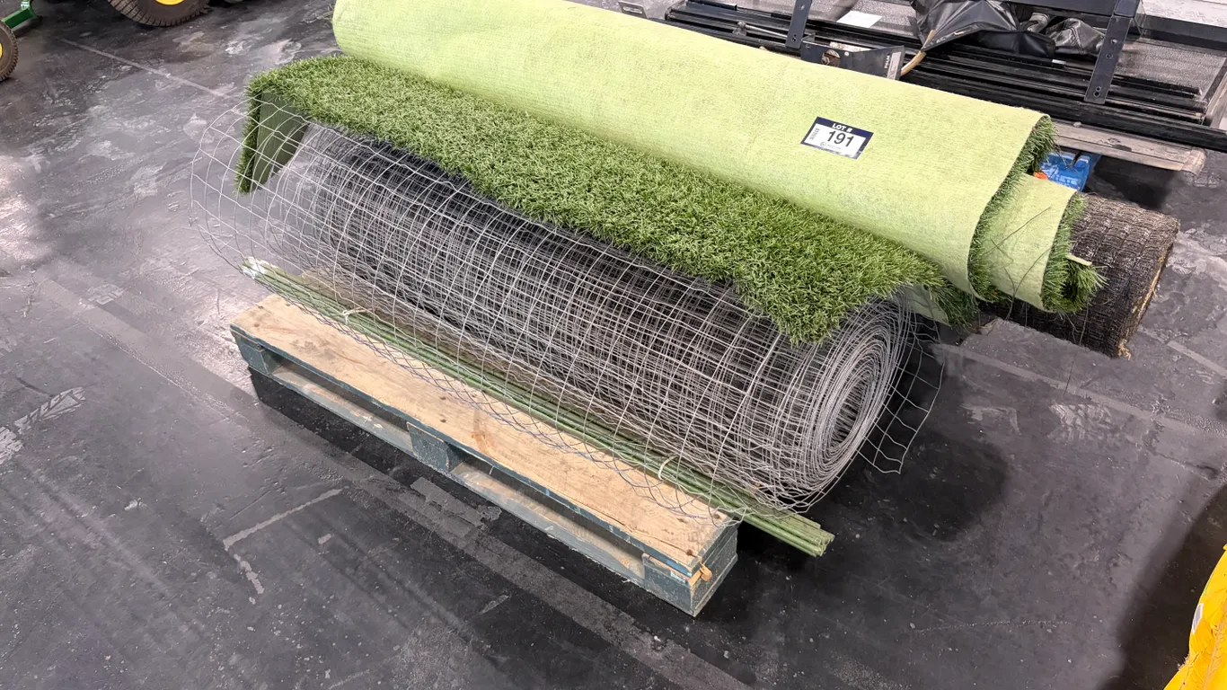 PALLET OF ARTIFICIAL TURF, LANDSCAPE FABRIC & WIRE MESH